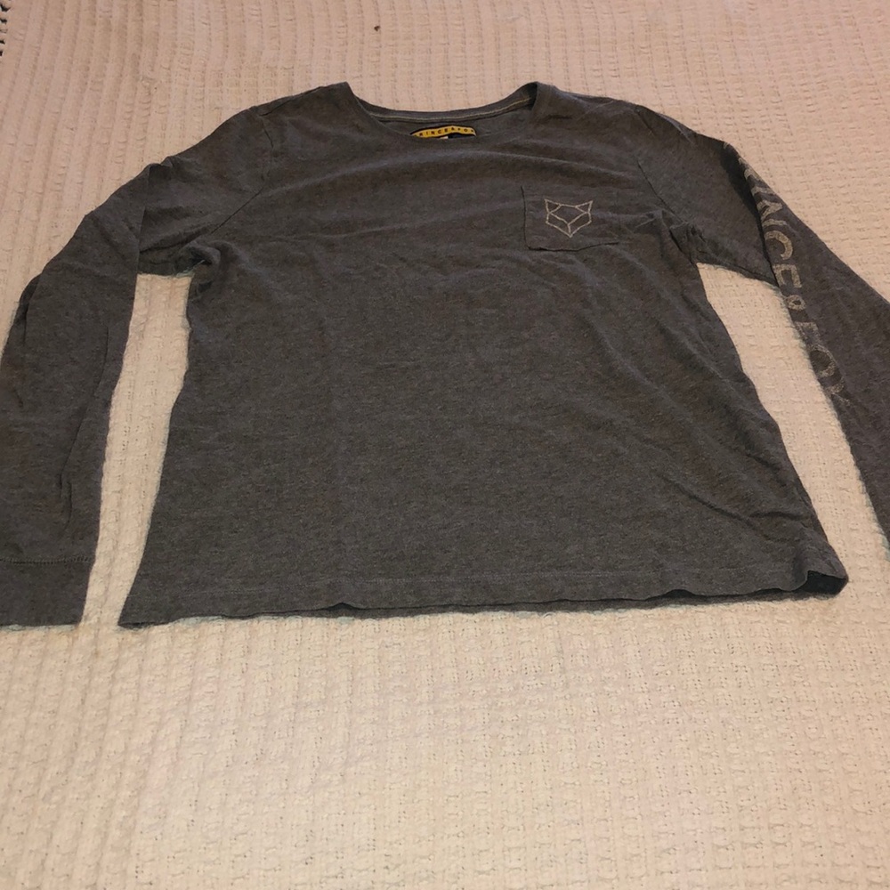 Long sleeve, grey tee shirt